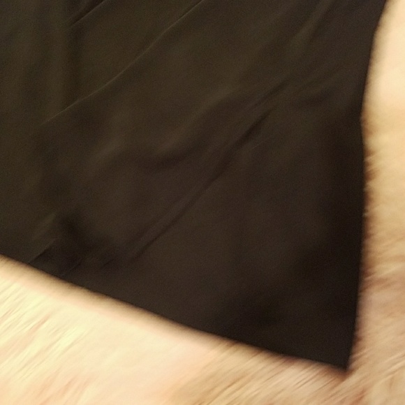 Skirt Slip 💛 - Picture 2 of 3